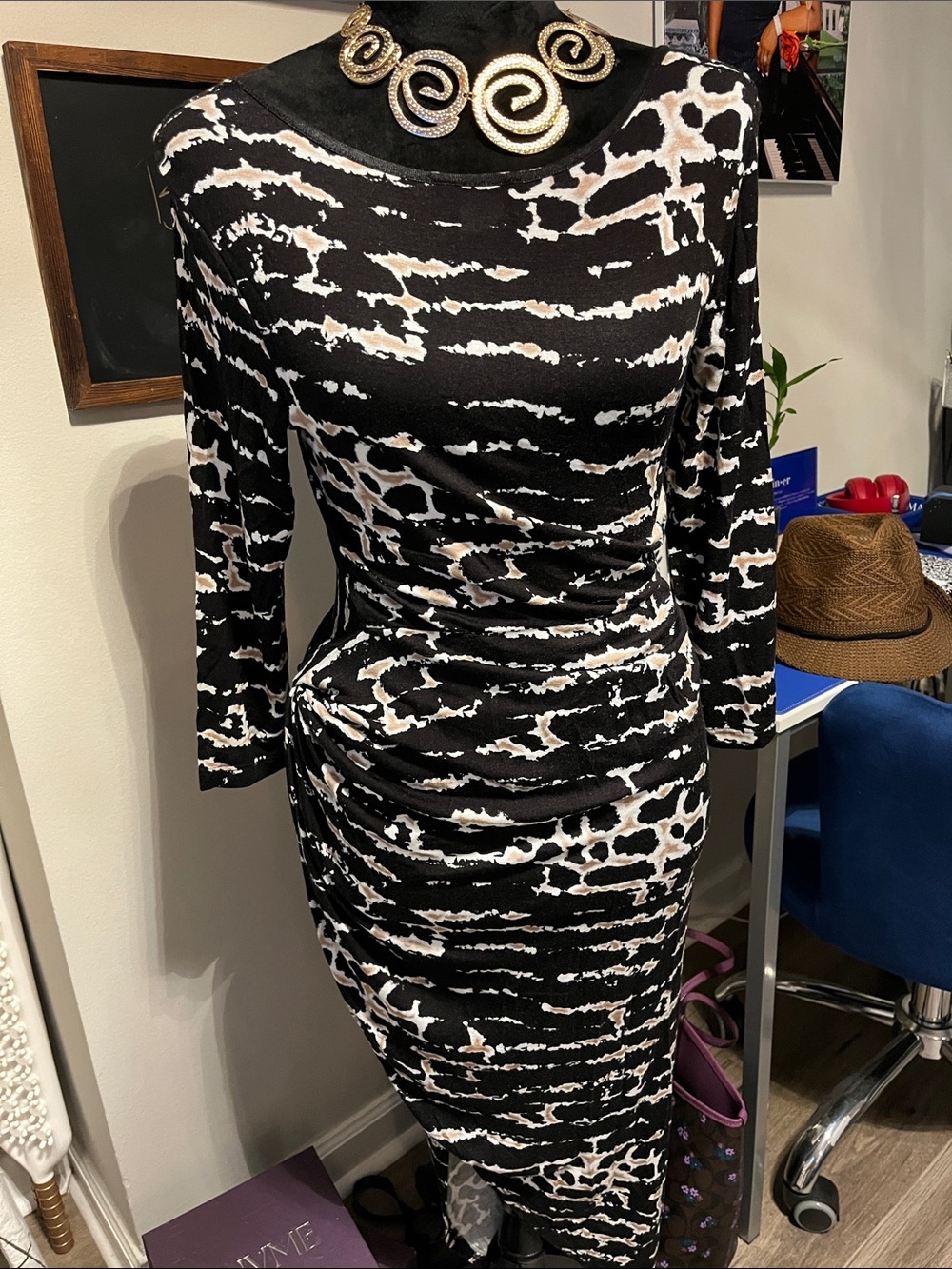 VENUS Black and Cream Abstract Midi Bodycon Dress